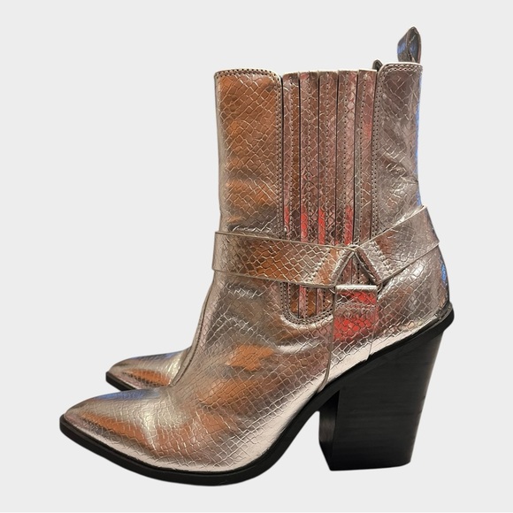 DV BY DOLCE VITA Nilano Metallic Ankle Boot Silver Size 8.5 Western Cowgirl - Picture 3 of 10